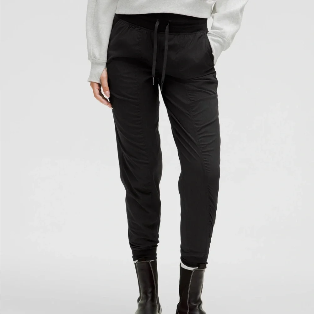 Lululemon Black Dance Studio Mid Rise Jogger Pant Size 10